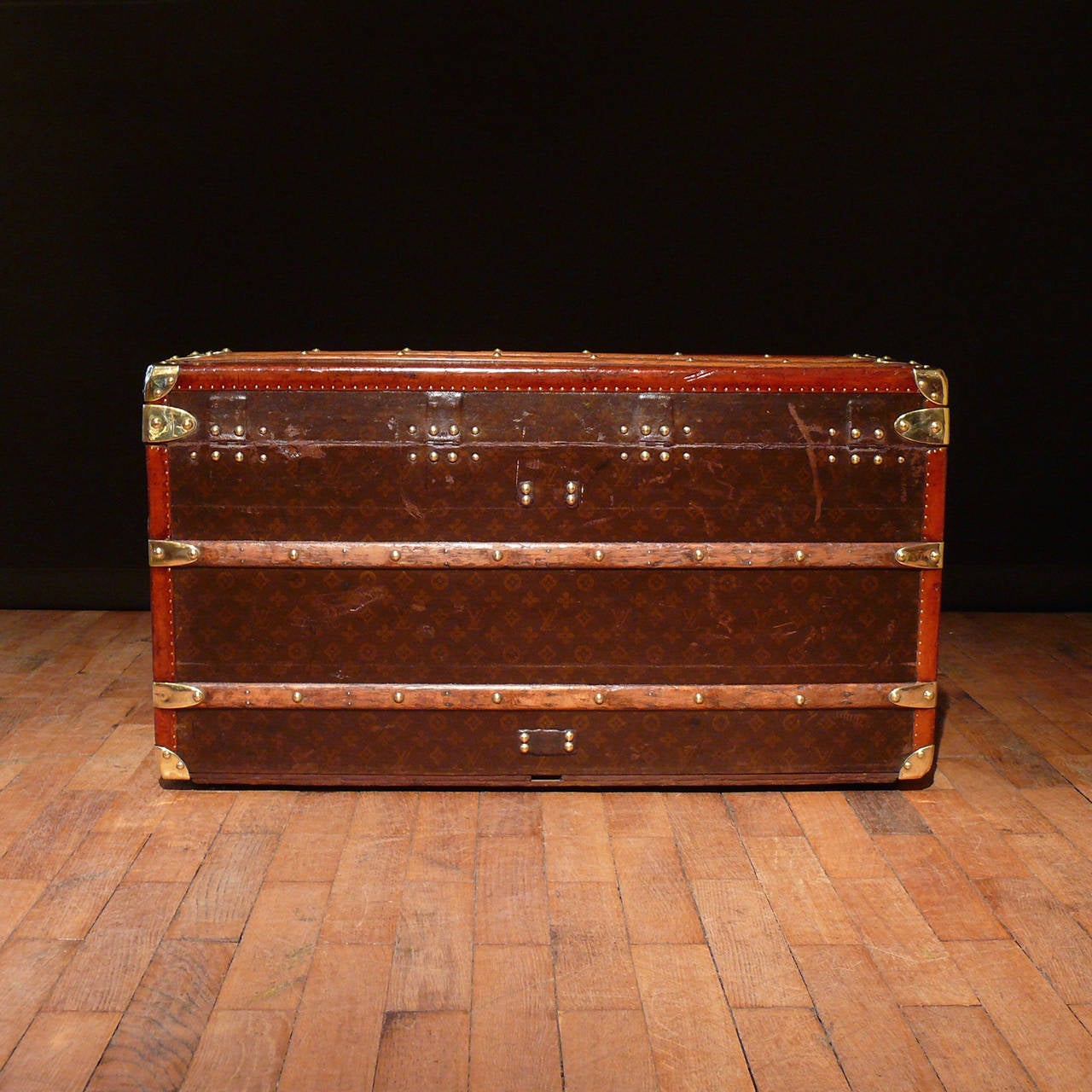 Delightful Louis Vuitton Shoe Trunk with Striped Livery, circa 1935 1