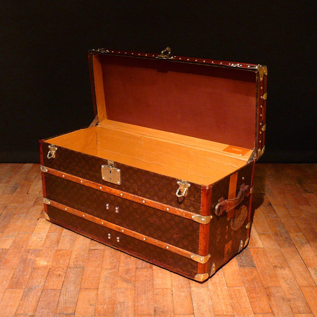 Delightful Louis Vuitton Shoe Trunk with Striped Livery, circa 1935 2