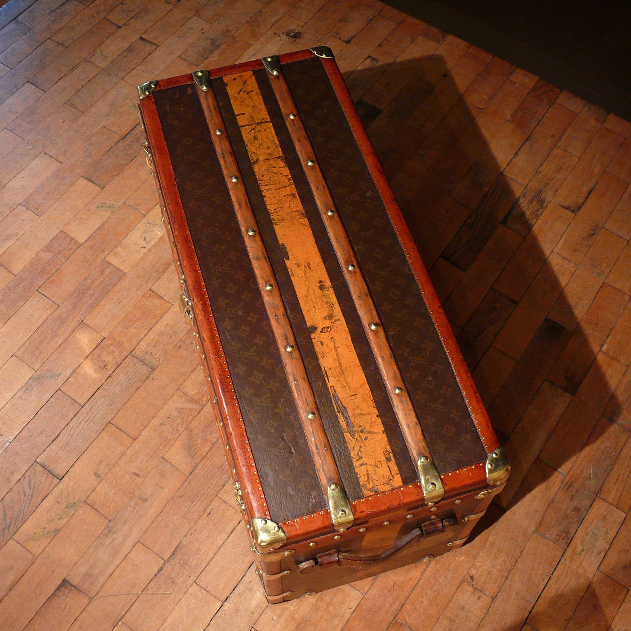 Delightful Louis Vuitton Shoe Trunk with Striped Livery, circa 1935 5