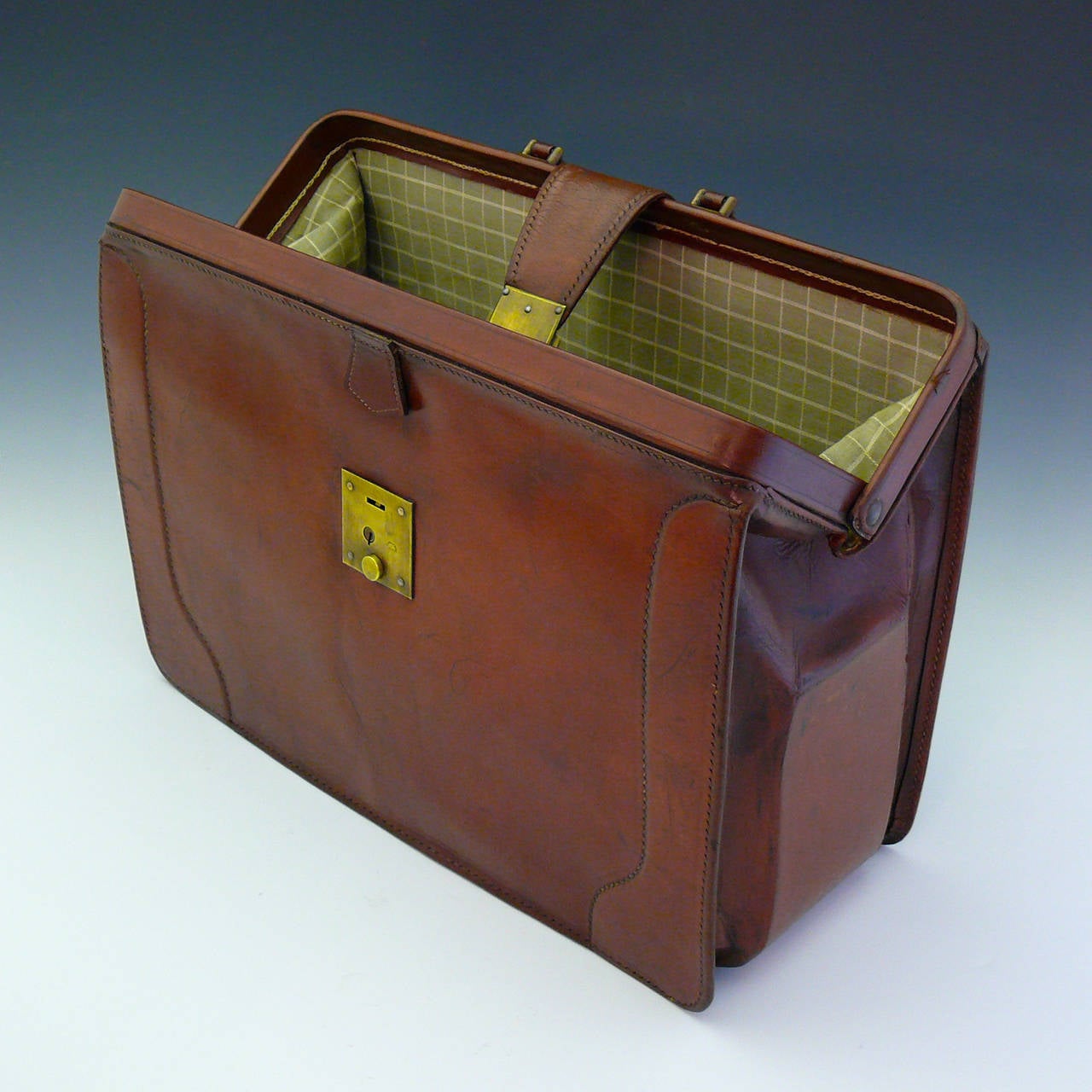 Exemplary Pendragon Leather 'A-Frame' Case In Excellent Condition In London, GB