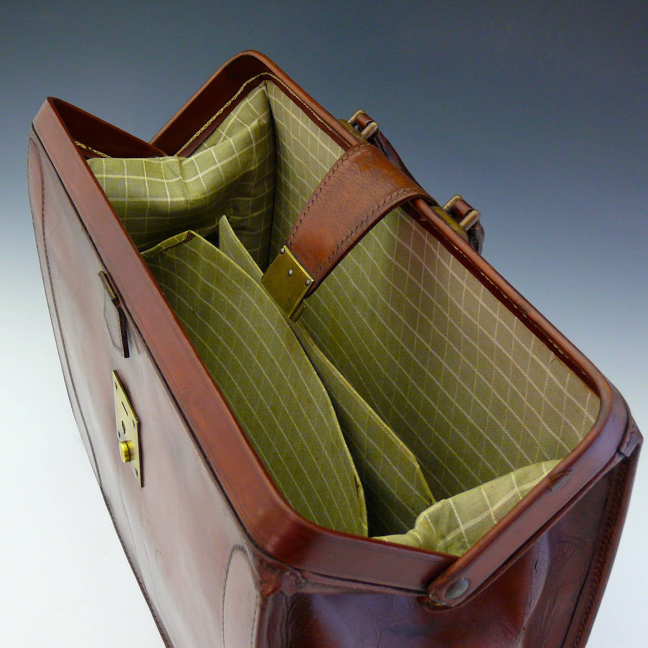 20th Century Exemplary Pendragon Leather 'A-Frame' Case