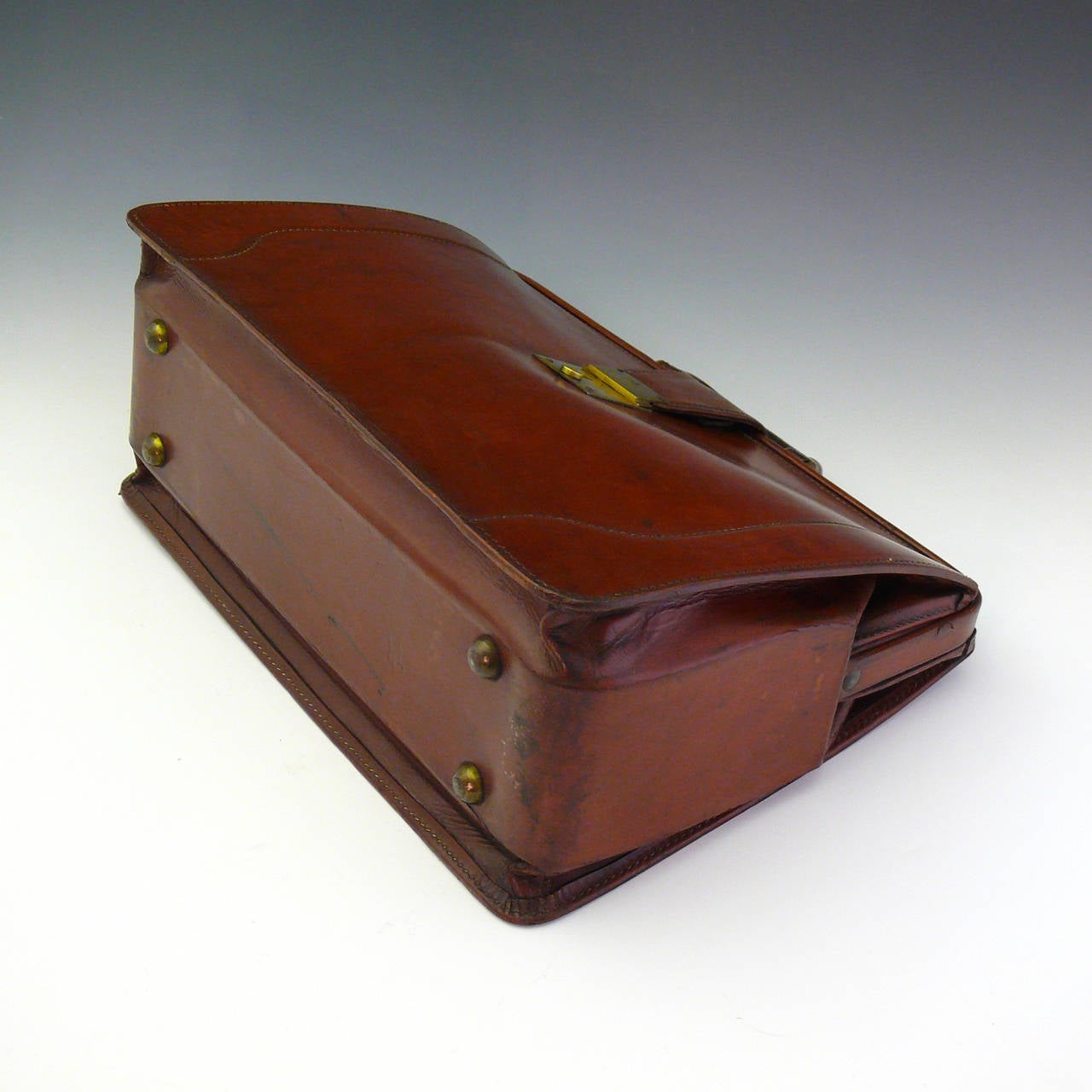 British Exemplary Pendragon Leather 'A-Frame' Case