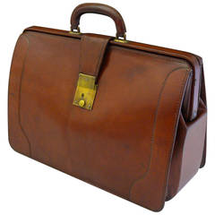 Exemplary Pendragon Leather 'A-Frame' Case