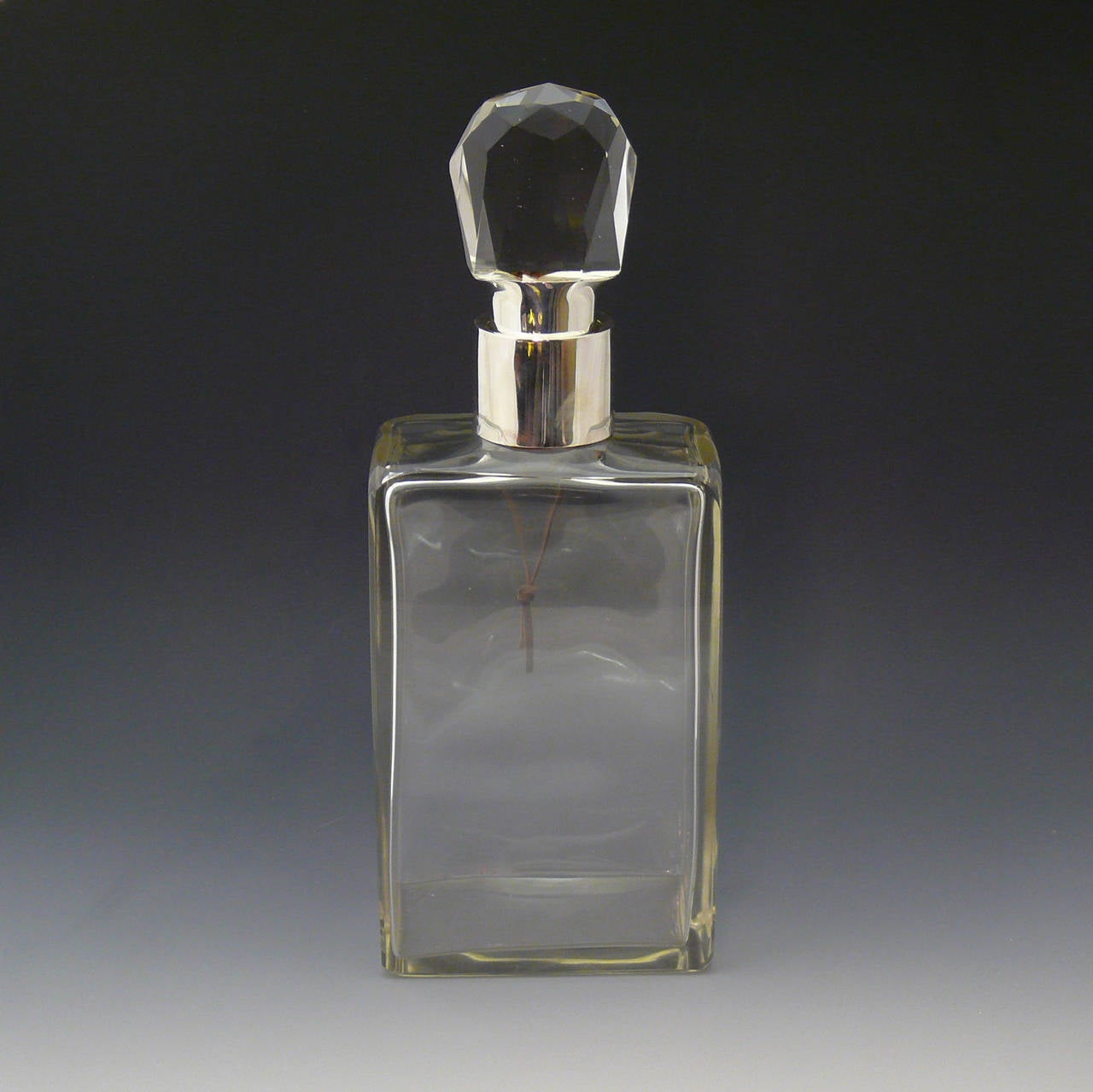 Stylish Locking Decanter with faceted cut glass stopper, silver collar and lock, hallmarked London 1909.

Dimensions: 12 cm/4¾ inches (width) x 7 cm/2¾ inches (depth) x 32 cm/12½ inches (height)

Bentleys are Members of LAPADA, the London and