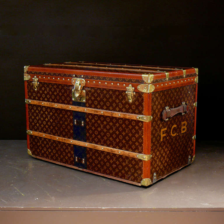 An attractive Louis Vuitton steamer trunk with lozine trim, leather handles and original interior with full compliment of trays. Circa 1925.

Dimensions: 91 cm (width) x 53.5 cm (depth) x 58 cm (height)