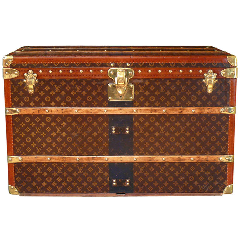 LOUIS VUITTON Monogram Canvas Gold Large Travel Suitcase Trunk For Sale at  1stDibs