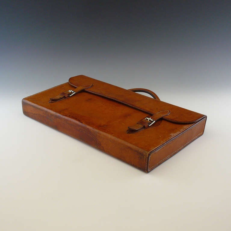 Amazing Leather Cased Set of Three Hammered Sterling Silver Flasks, circa 1925 2