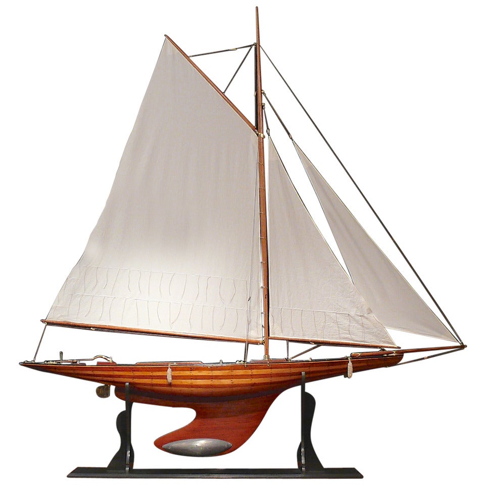 Large Pond Yacht 'Nyria'