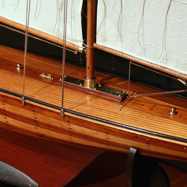 Large Pond Yacht 'Nyria' 2