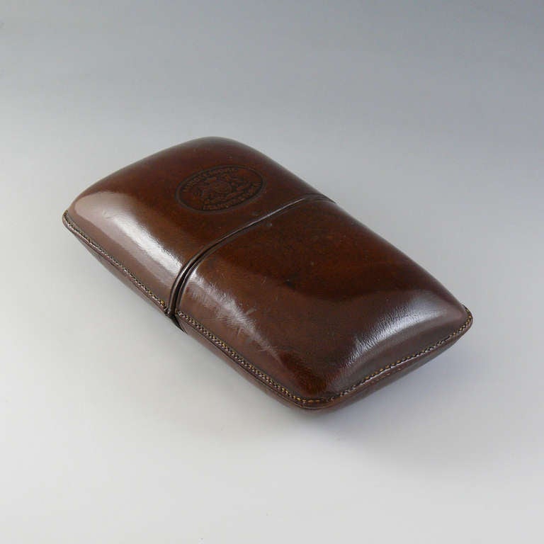 A fine leather cigar case made by Middlemore, circa 1850.<br />
<br />
Dimensions: 15.5 cm x 8.5 cm x 4 cm