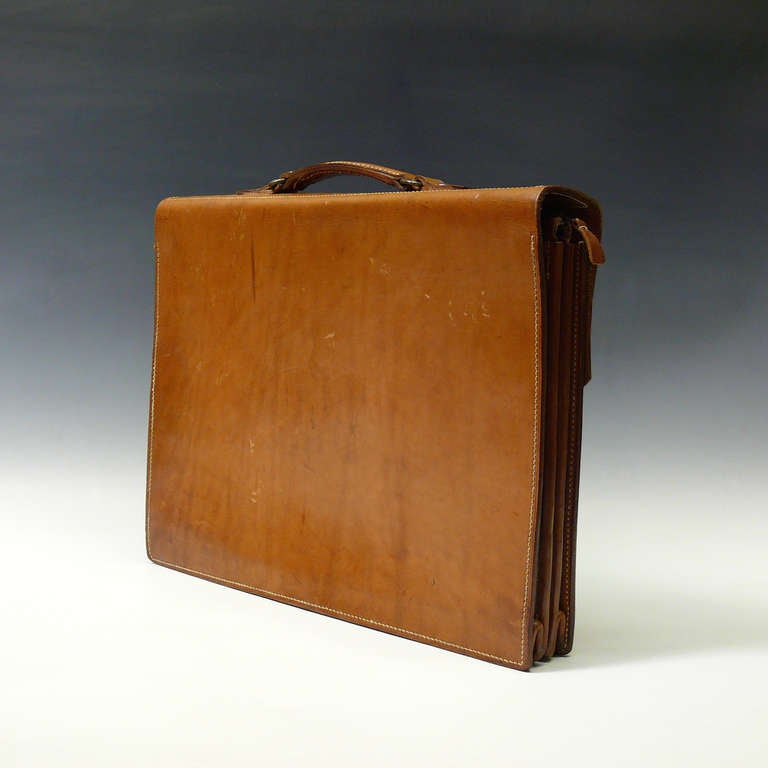 Stylish Mid Tan Leather Briefcase Circa 1935 In Good Condition In London, GB
