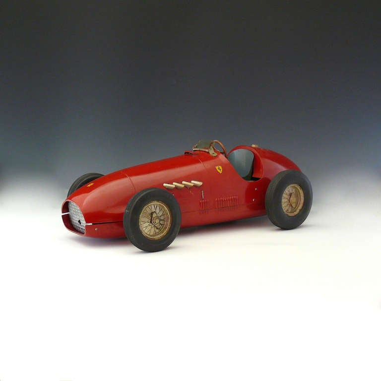 A magnificent model Ferrari F500 F2.
During the 1952 season Alberto Ascari and his Ferrari F500 F2 were in a class of their own, he dominated the world championship, winning every race that year. Over 1952 and 1953 he took 9 straight Grand Prix