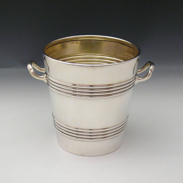 Superb Quality 1960's Silver Plated RAF Ice Bucket In Excellent Condition In London, GB