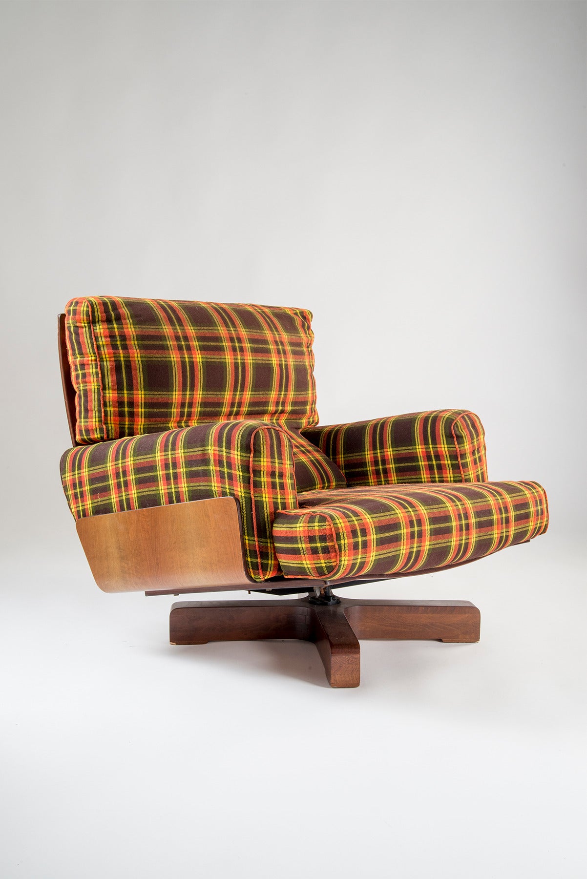 Pair of upholstered armchairs manufactured by Cinova in the '60s. Swiveling wooden structure with bent plywood seat and back, original fabric cover.