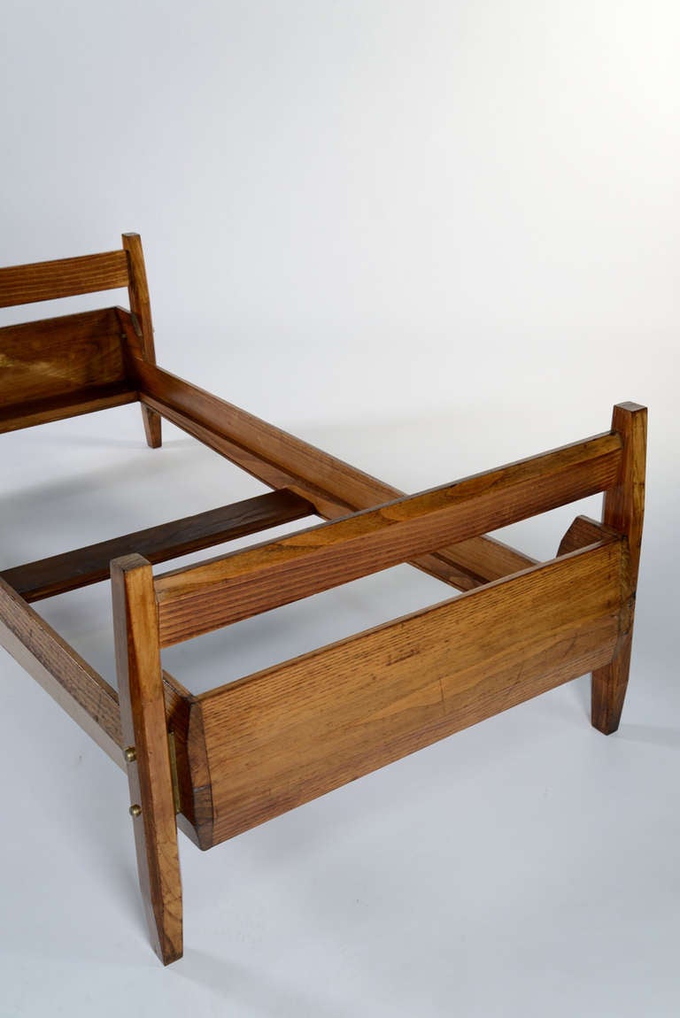 Pair of oak wood '50s beds In Excellent Condition In Saint Ouen, IDF
