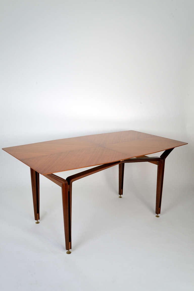Mahogany table attributed to Giulio Moscatelli for Palazzo dell'Arte Cantu' In Excellent Condition For Sale In Saint Ouen, IDF