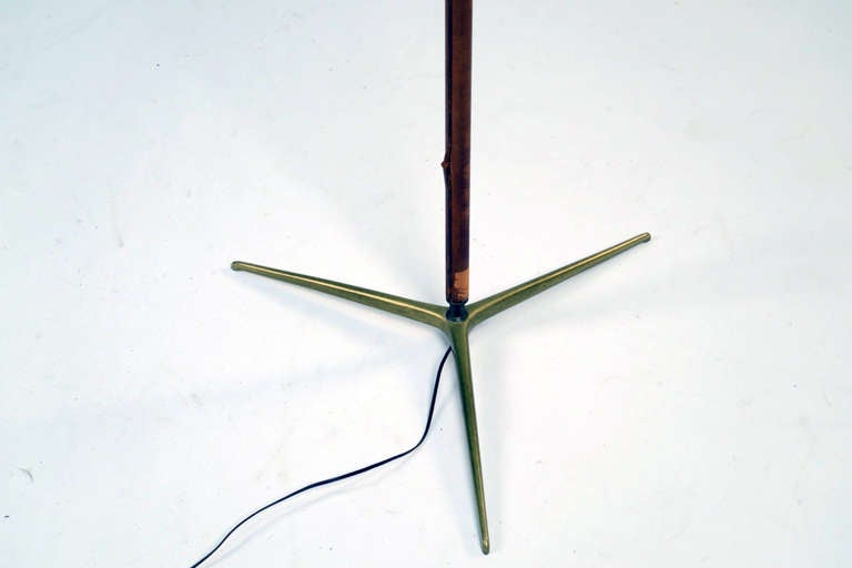 Mid-20th Century Model 1025 floor lamp by Gino Sarfatti for Arteluce