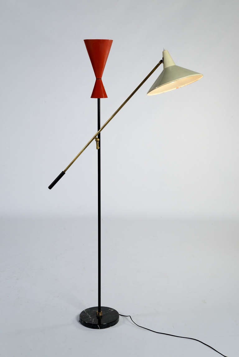Exquisite double arm floor lamp, manufactured in Italy in the '50s.
Lacquered metal shades, brass arm and junctions, black marble base.