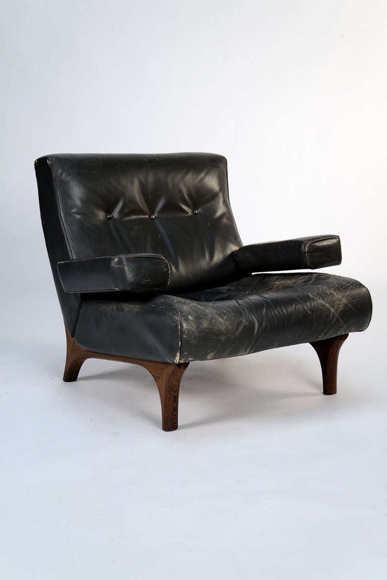 Model P73 armchair designed by Eugenio Gerli for Tecno in 1966.
Leather upholstering, wooden structure.