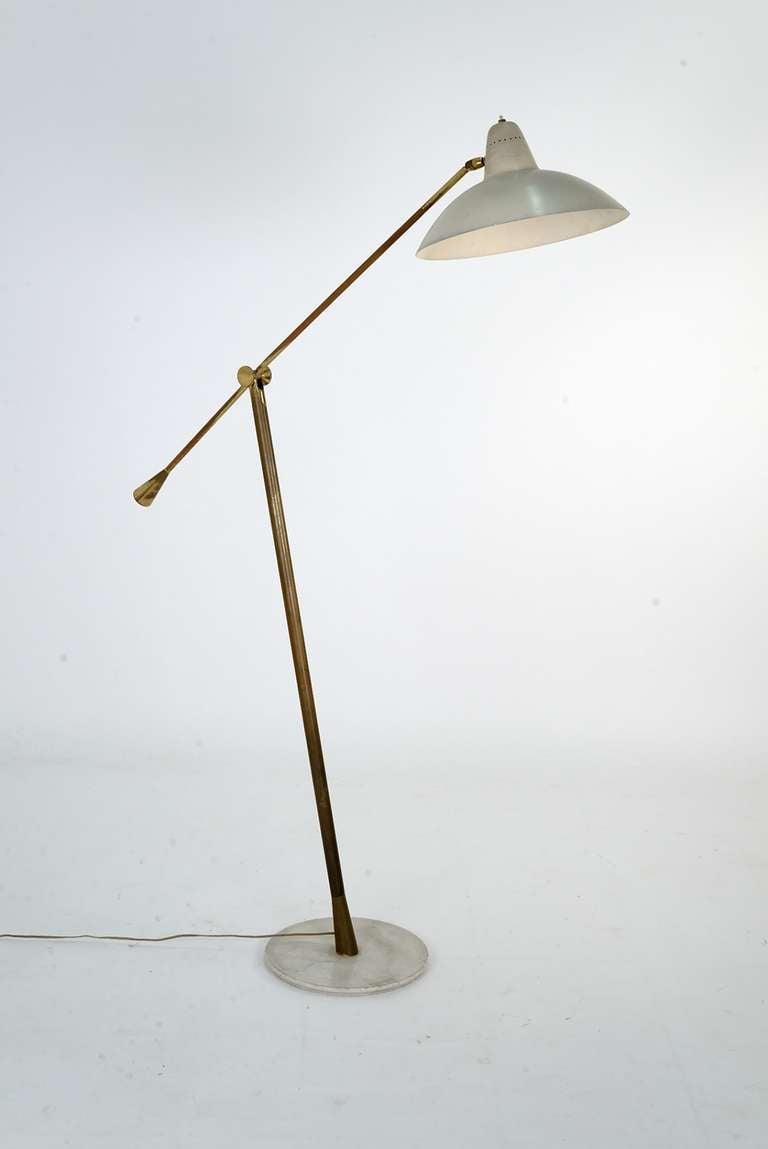 Exquisitely made floor lamp, model 1829, manufactured by Stilnovo in the 1950s. Marble base, brass stem and arm with massive brass end, lacquered aluminum shade. Since the arm can be oriented, the height is adjustable.