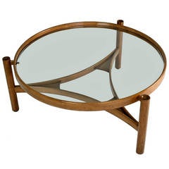 Round coffee table by Gianfranco Frattini for Cassina