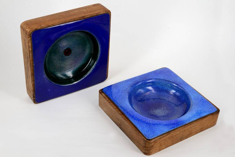 Pair of glazed copper ashtrays with wooden supports designed by Ettore Sottsass for Il Sestante in the 1950s. Maker's mark on both of the wooden bases.