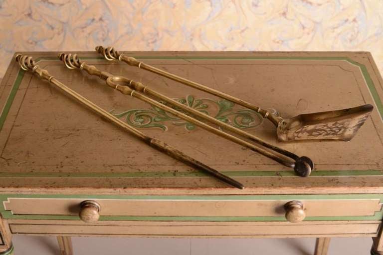 Set of English Antique Brass Fire Irons.
This is a good quality set of 19th century antique brass fire irons, comprising of a poker, pierced shovel and tongs.
In lovely condition with a large, open decorative twist design to each handle.
English