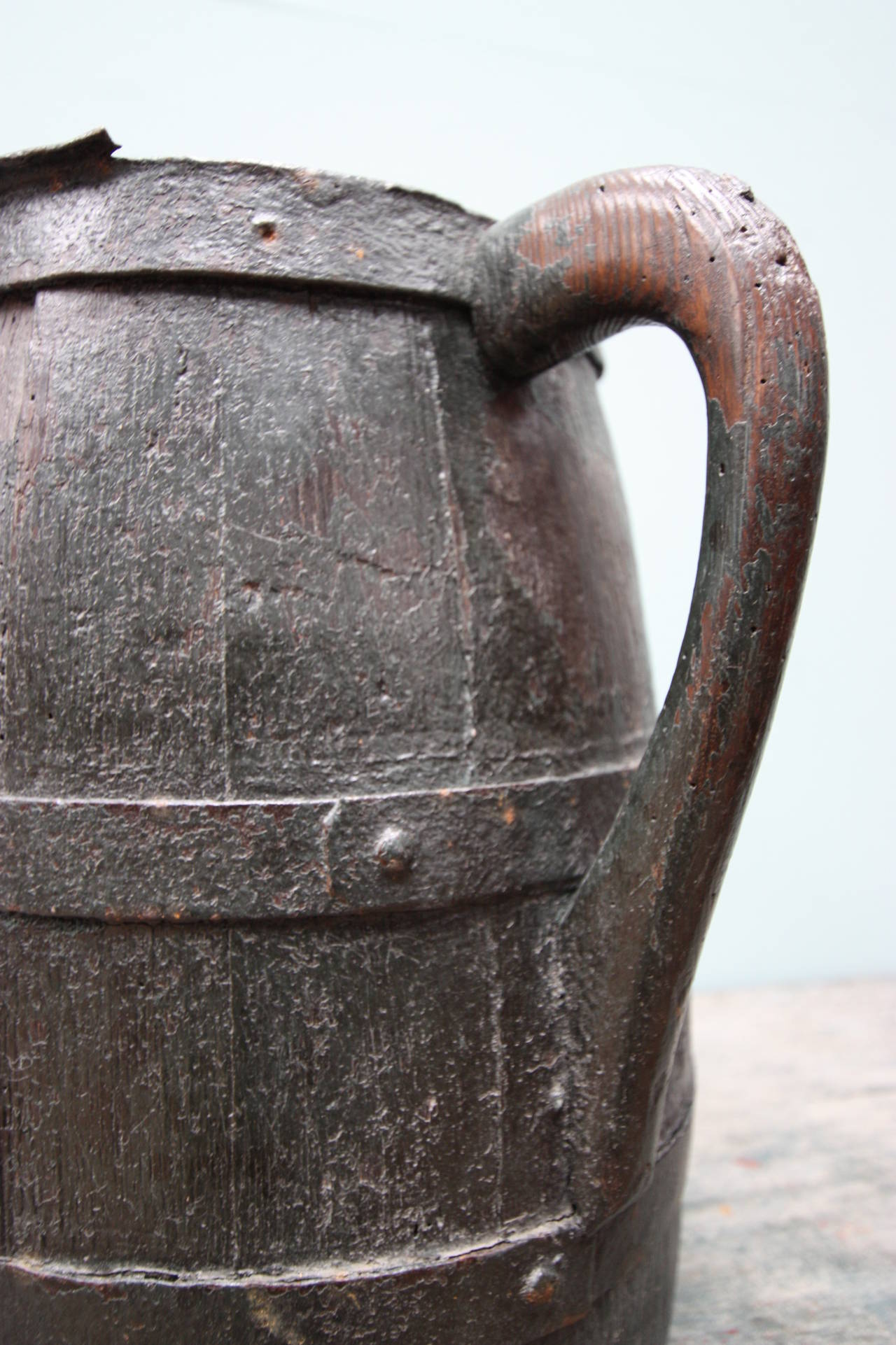 Wonderful 18th Century Antique Coopered Oak Jug.
This large, Georgian antique oak jug is made in coopered oak which is bound with metal straps.
Complete with the large carrying handle, this early 18th century antique has the original paint