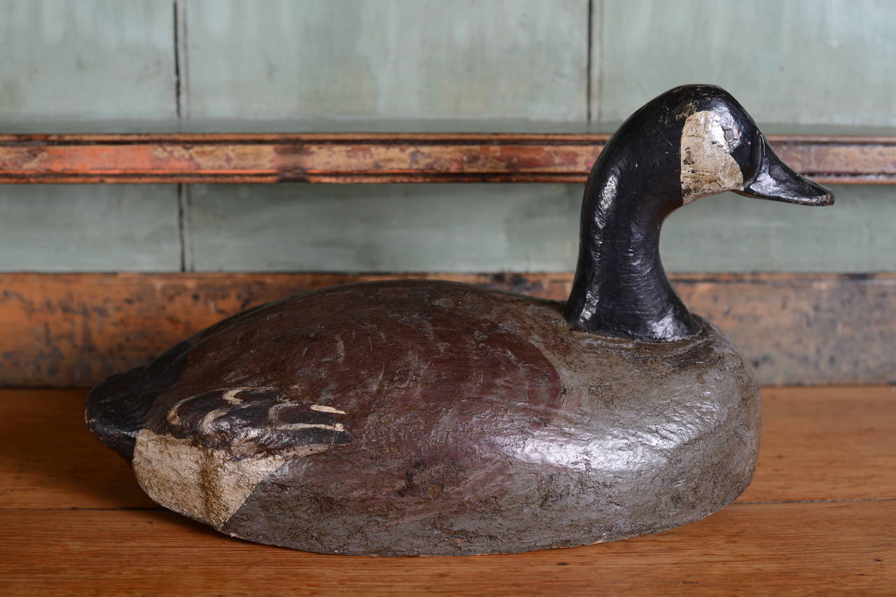 Original Edwardian Antique Decoy Goose.
This is a lovely, English antique goose decoy that dates from around 1900 and is in such good condtion.
A genuine antique goose decoy, not repro, but solid carved wood with period paint finish.
A good large