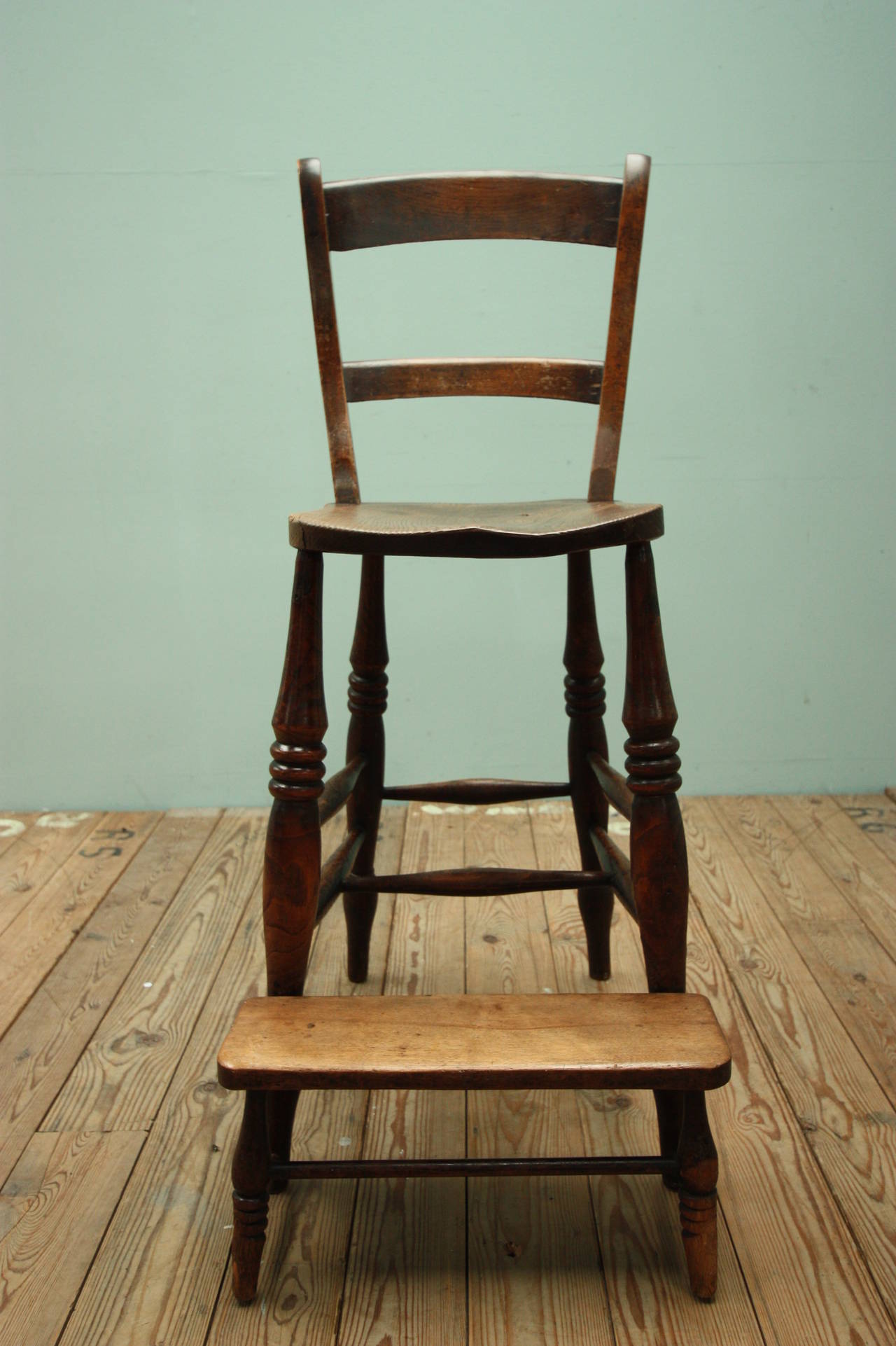 19th Century Country Antique Barber's Chair.
This is a lovely, simple antique barber's chair from the North of England, around 1840-50.
Made in ash and beech wood and still in the original finish.
In very good, solid condition, an unusual antique