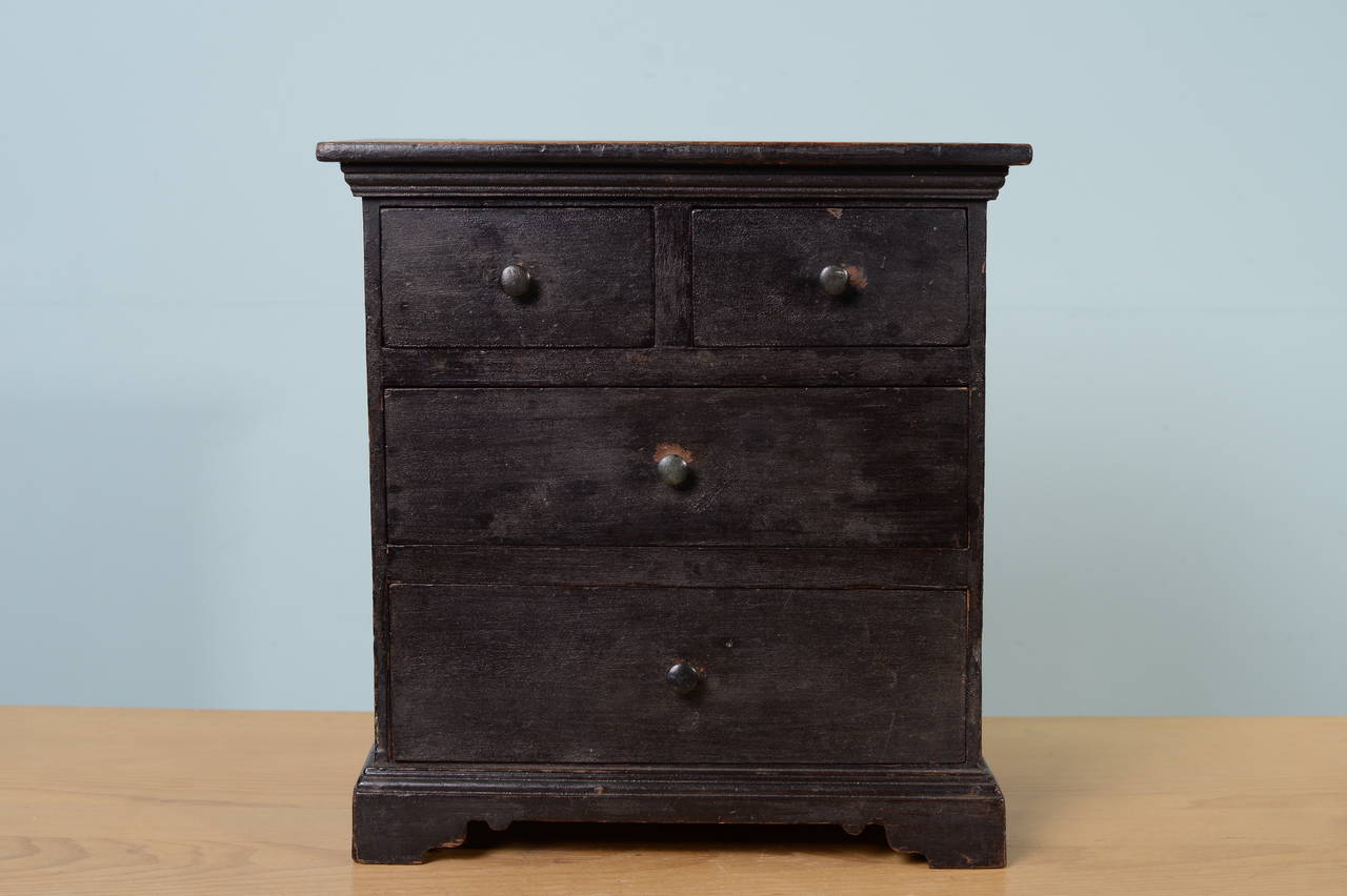 Georgian Antique Pine Chest in Original Paint.
This is a lovely, minature antique chest of drawers, made to exacting standards around 1800.
A perfect smaller version of a painted pine English chest, on bracket feet with shaped sides.
In the