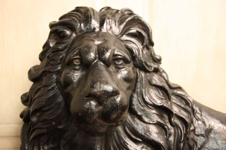 Handsome Antique Cast Iron Lion Door Stop In Excellent Condition In Lancashire, GB