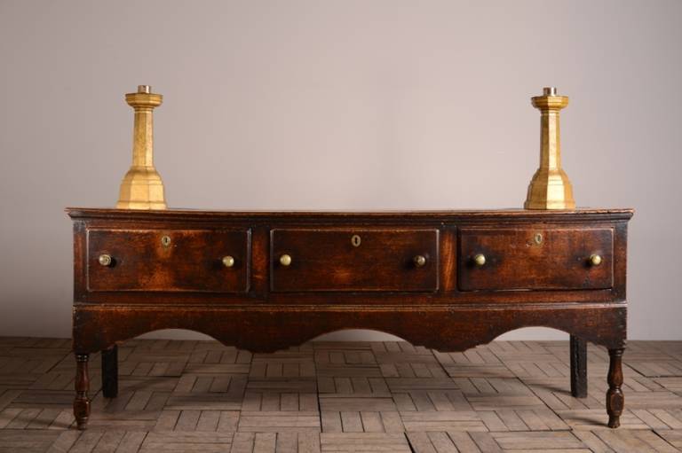 English 18th Century Antique Oak Dresser Base.
This beautiful period oak antique dresser base is the most wonderful colour and is in very original condition.
Dating from around 1760, this Georgian antique oak dresser base has three drawers, each