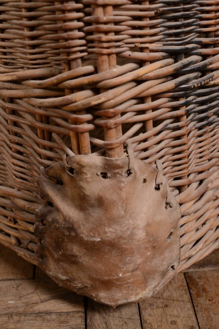 Huge Edwardian Antique Postal Wicker Basket In Excellent Condition In Lancashire, GB