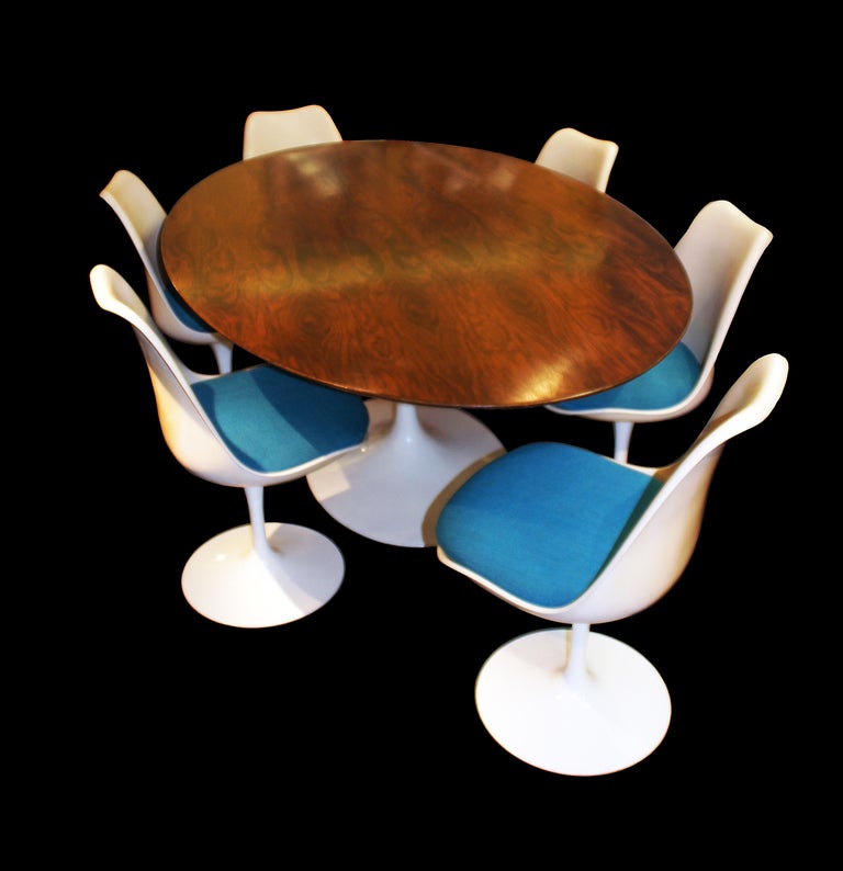 Eero Saarinen rosewood table with 6 tulip chairs 3