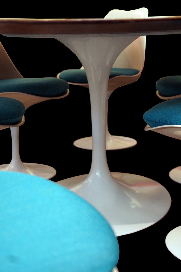 Eero Saarinen rosewood table with 6 tulip chairs 1