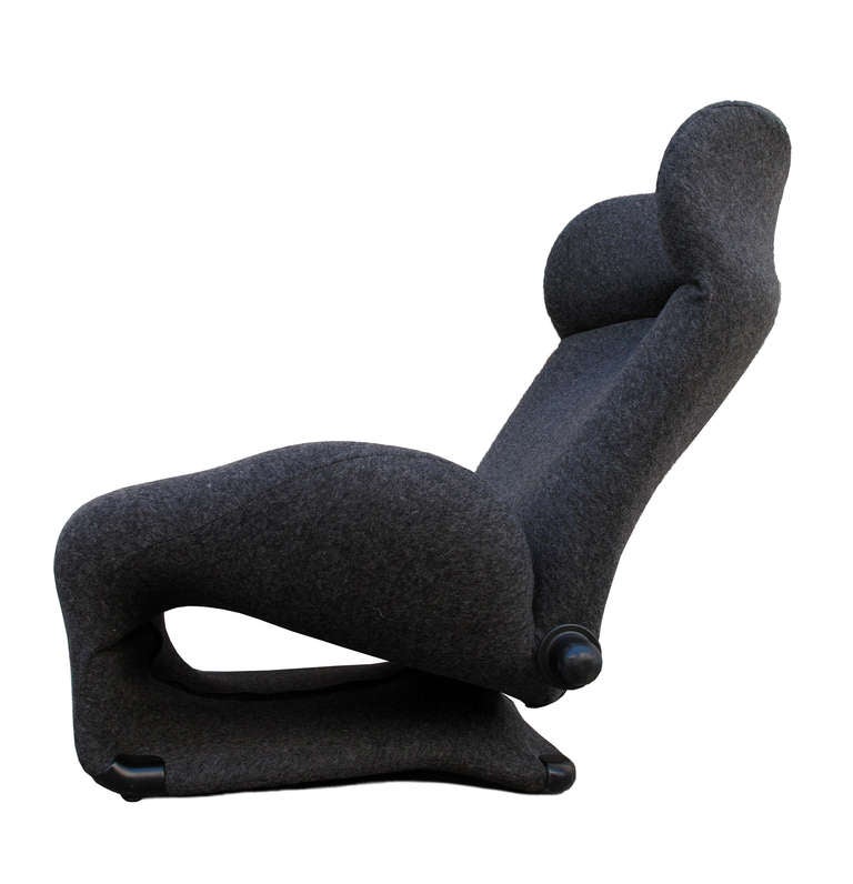 Kita Toshiyuki  Wink cassina chair
1976
Manufacturer: Cassina s.p.a., Milan
Size: 100 x 81 x 85; seat height 40 cms
Material: steel tubing, polyurethane foam,
polyester cushioning, fabric, plastic