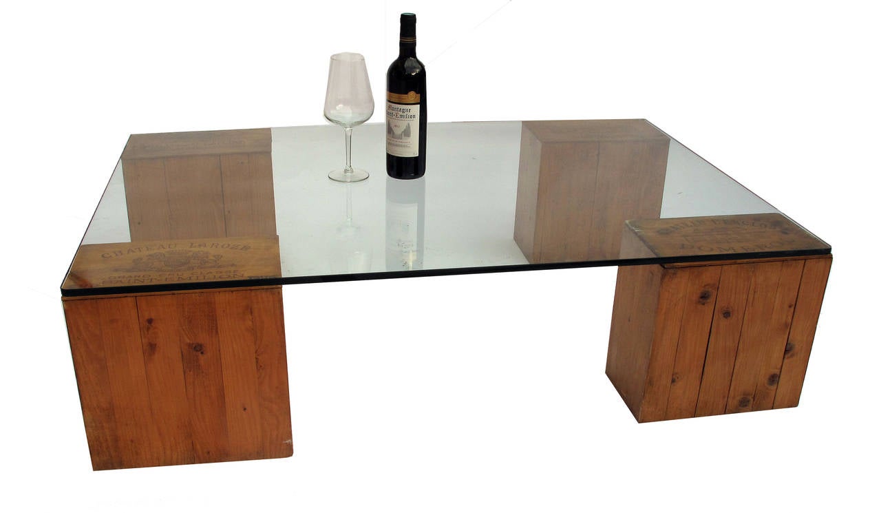 A set of Le Corbusier style  of  stools 
with french case of wine 
Under the influence of Donald Judd or Carl André