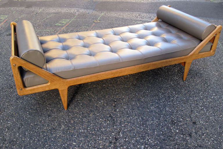 Louis Paolozzi Leather and Oak Sofa Daybed 1955 In Excellent Condition In Grenoble, FR