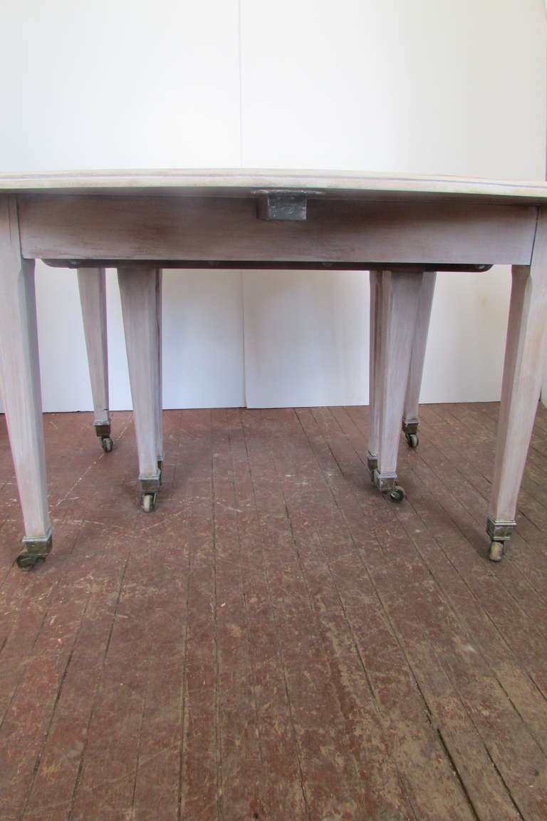 19th Century French Drop Leaf Extension Dining Table In Good Condition In Rochester, NY