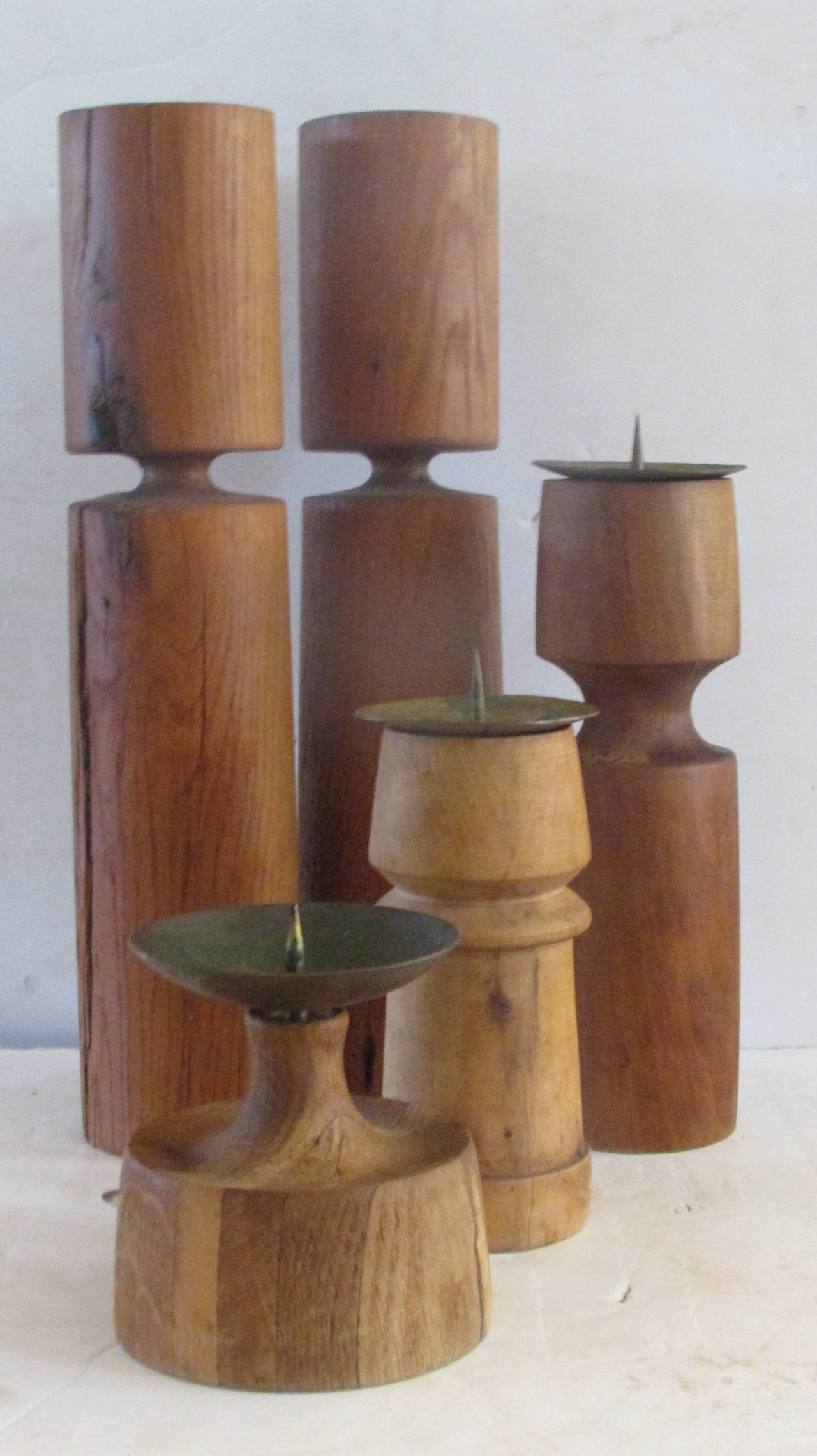 A group of five turned wood Danish modern style candlesticks by sculptor and metalsmith Paul A.Tarantino (1927-2014) Cranbrook Academy of Art / Buffalo State University / Rochester Institute of Technology School for American Craftsmen and jewelry