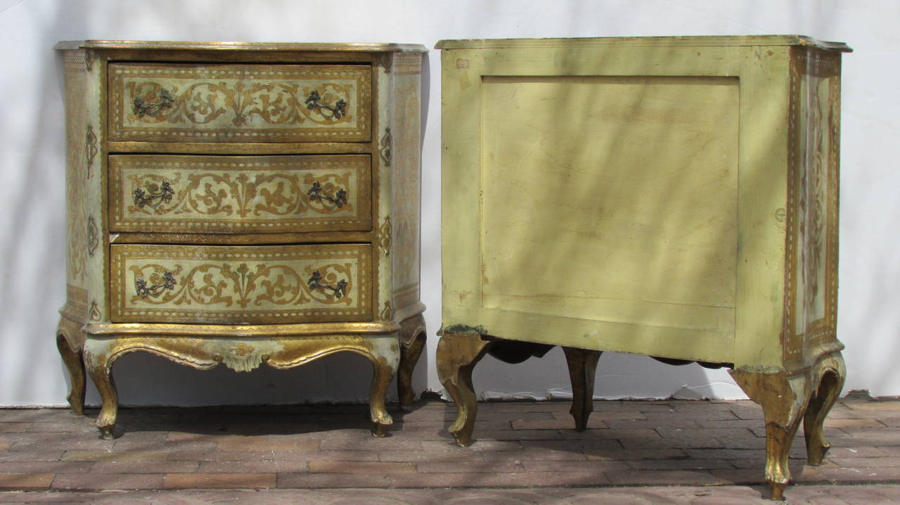 Gesso Pair of Venetian Style Three-Drawer Commodes