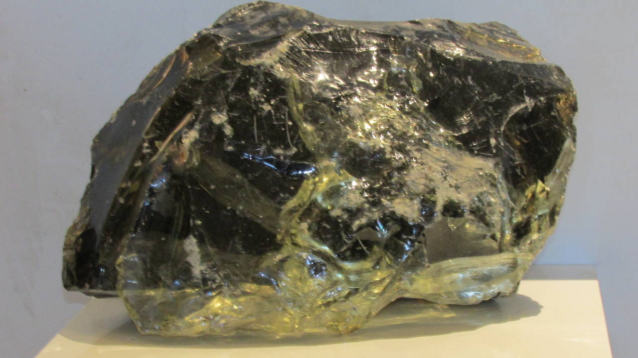 Large Black Amber Chunk Glass Cullet In Good Condition In Rochester, NY