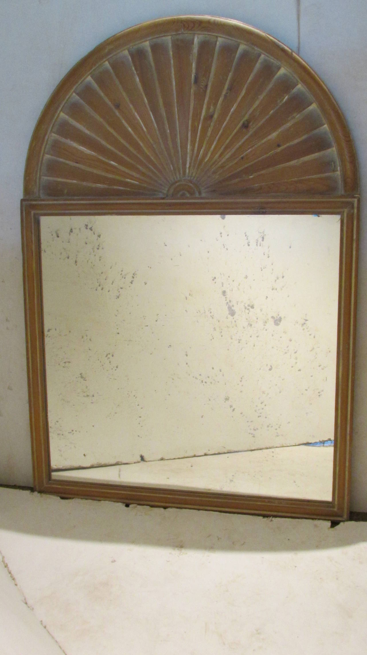 Large Carved White Washed Pine Palladian Sun Ray Mirror In Good Condition In Rochester, NY