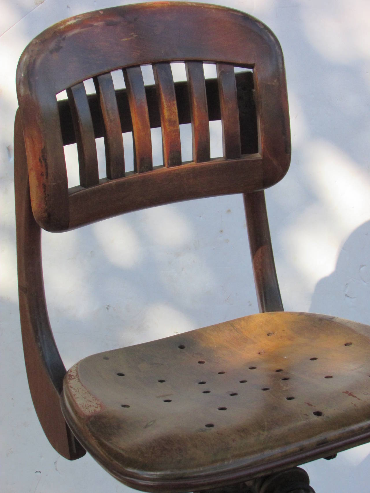 Antique American Industrial Drafting Stool In Excellent Condition In Rochester, NY