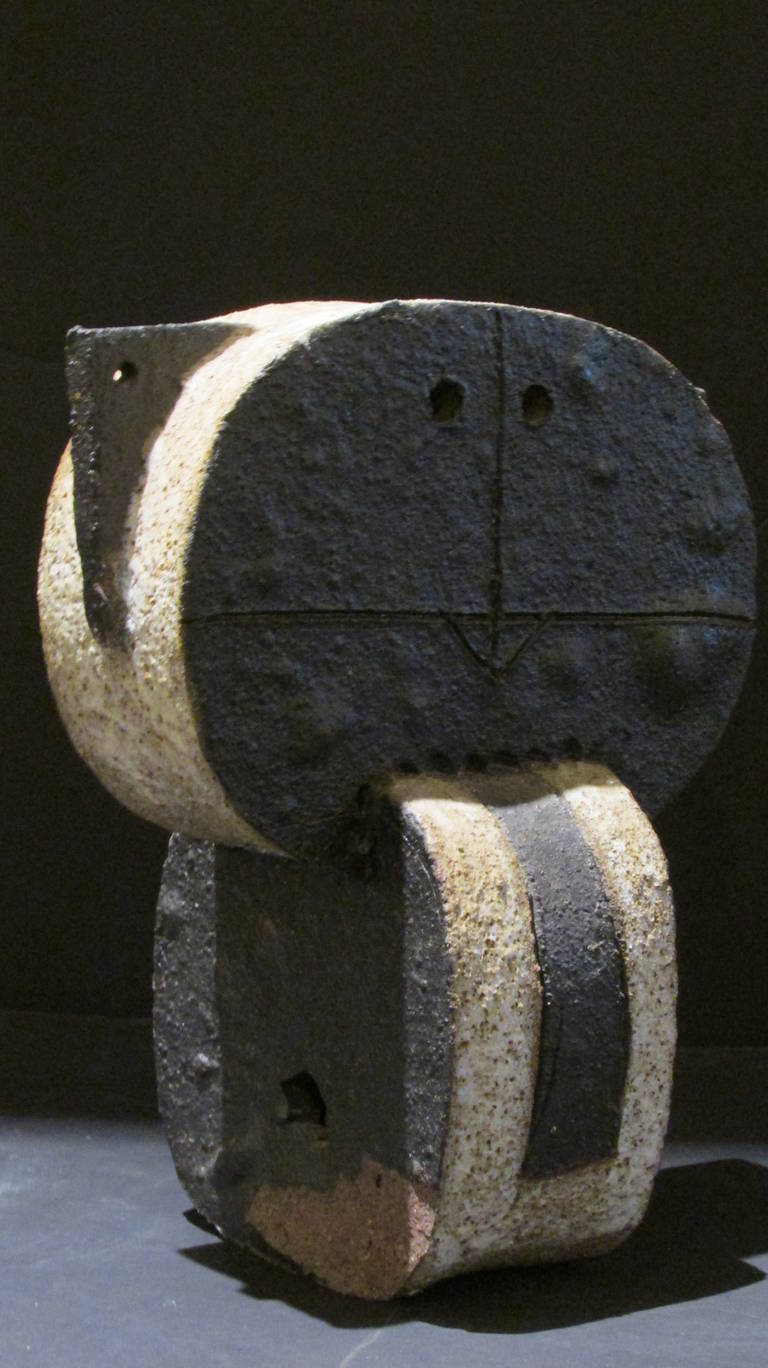 Primitive Modernist Ceramic Sculpture of a Cat In Good Condition In Rochester, NY