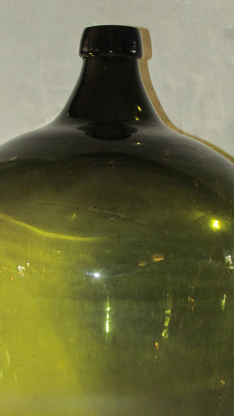 19th Century Large Emerald Green Demijohn In Good Condition In Rochester, NY