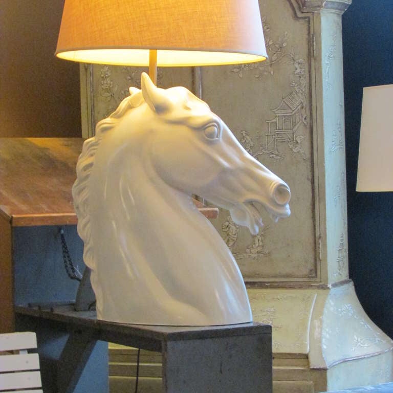 A very large scale & theatrical horse head lamp in white painted fiberglass resin over wood dating from around the 1960's. The shade for display purpose only.