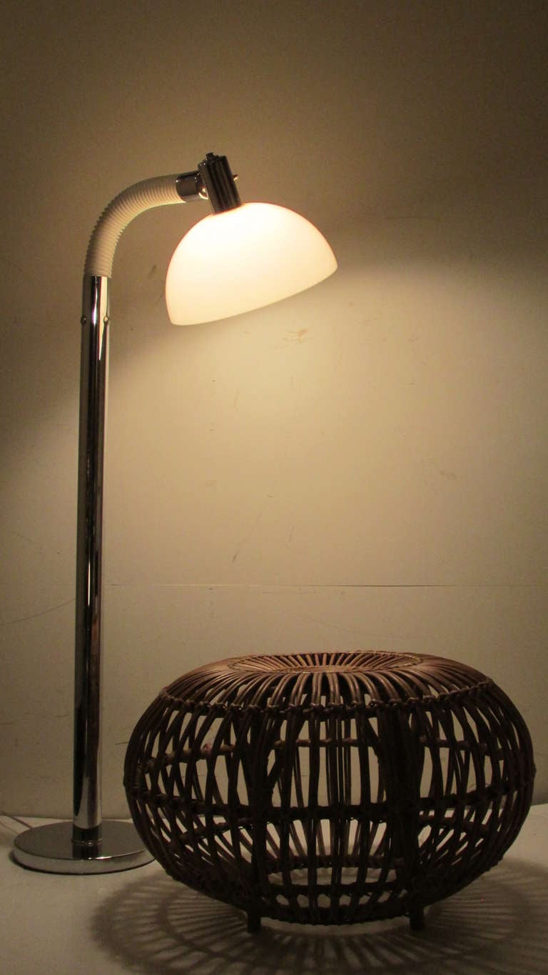 A 1970's chrome & bendable plastic tube arc floor lamp in the style of Joe Colombo. Both the flexible tube & pivoting shade can be maneuvered into a wide variety of heights & positions. There is an on / off switch by chrome top above the white