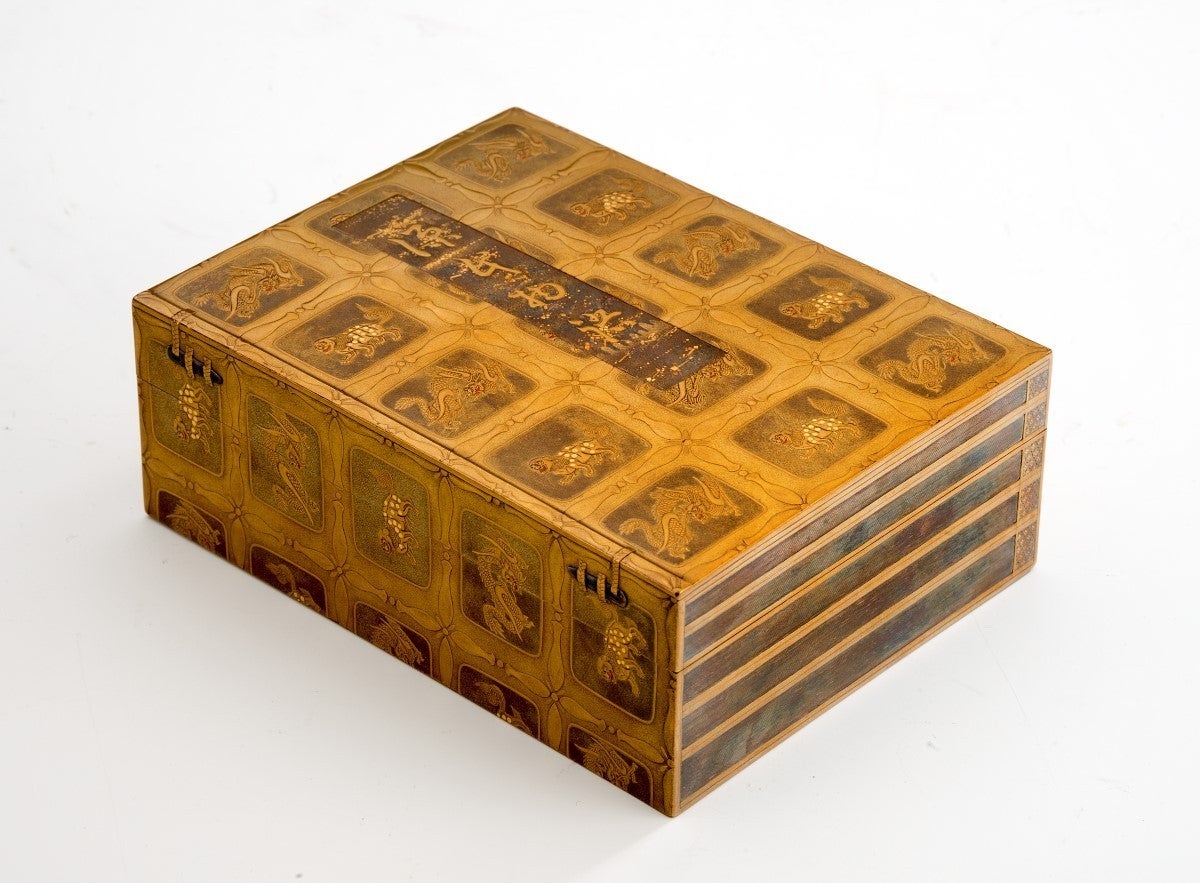 Antique Japanese box For Sale at 1stdibs